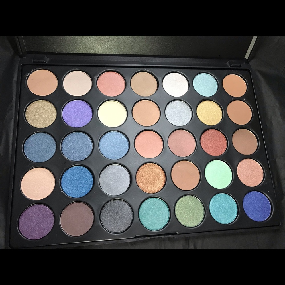 35 colors Eyeshadow palette